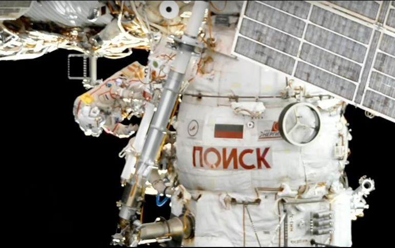 La caminata espacial se declaró terminada después de cuatro horas, sin que los astronautas resultaran afectados. AP/Roscosmos Space