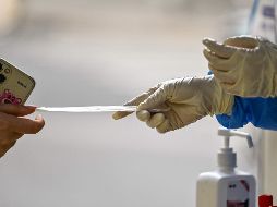 El número de contagios de COVID sigue bajando en México. AFP/H. Retamal