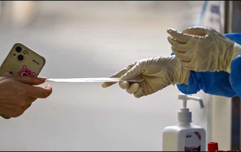 El número de contagios de COVID sigue bajando en México. AFP/H. Retamal