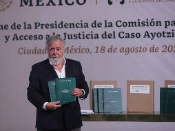 El subsecretario de Derechos Humanos, Población y Migración de la Secretaría de Gobernación, Alejandro Encinas, participa en una rueda de prensa en Palacio Nacional. EFE/S. Gutiérrez