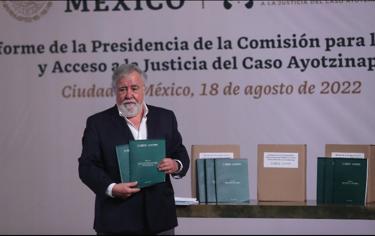 El subsecretario de Derechos Humanos, Población y Migración de la Secretaría de Gobernación, Alejandro Encinas, participa en una rueda de prensa en Palacio Nacional. EFE/S. Gutiérrez