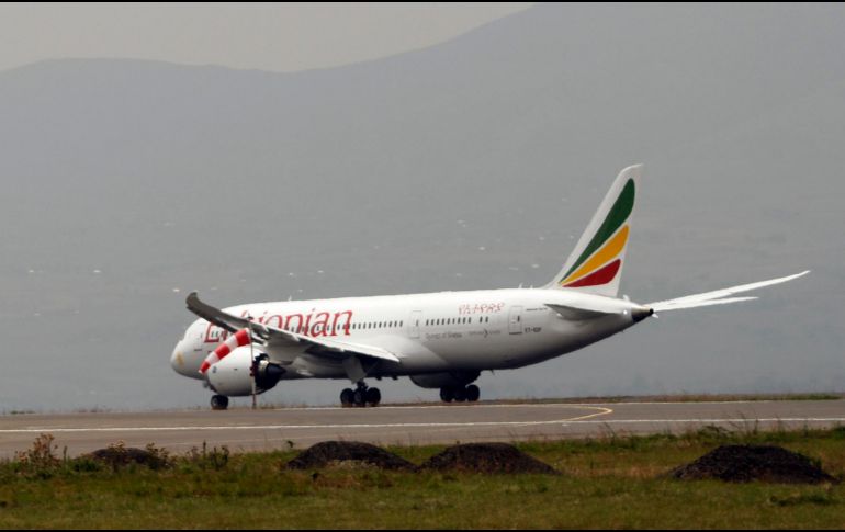 Después de sobrevolar la pista a 37 mil pies, el piloto automático se desconectó y se activó una alarma que hizo despertar a los pilotos. AP/ARCHIVO