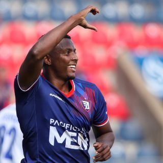 Joao Maleck mete un gol y lo expulsan el día que ratifican su libertad