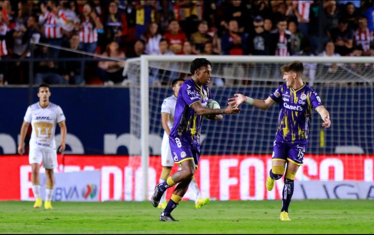 Abel Mathias Hernández anotó a los minutos 30, 54 y 58; los dos goles de Pumas fueron obra de Eduardo Antonio Salvio. EFE/V. Cruz