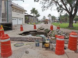 Durante un operativo fue abierto un boquete para que el Ministerio Público pudiera comprobar que el colector, que es subterráneo, está tapado. EL INFORMADOR/A. Camacho