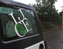 Peritos del Instituto Jalisciense de Ciencias Forenses recabaron indicios y levantaron el cuerpo para llevarlo a las instalaciones del Semefo. EL INFORMADOR / ARCHIVO