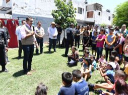 Estuvieron presentes el alcalde Salvador Zamora; el Secretario General, Omar Cervantes Rivera, y la Coordinadora de Construcción de Comunidad, Adriana Medina Ortiz, entre otros funcionarios. CORTESÍA / Gobierno de Tlajomulco