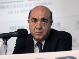 El juez de Control impuso la medida cautelar debido a que Murillo Karam cuenta con los medios económicos y con una red de amistades que le permitirían sustraerse de la justicia. AP/Archivo