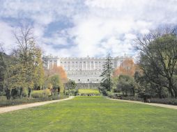 Palacio real de Madrid. Uno  de los más lujosos y grandes del Viejo Continente. Su fachada te dejará sin aliento. EL INFORMADOR/F. González