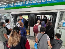 Pasajeros reconocen que los camiones tardaban 11 minutos en promedio en pasar, pero ahora bajó a seis. EL INFORMADOR/A. Navarro