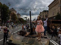 En sus festejos del Día de la Independencia, Ucrania mostró vehículos militares rusos destruidos. AFP/D. Dilkoff
