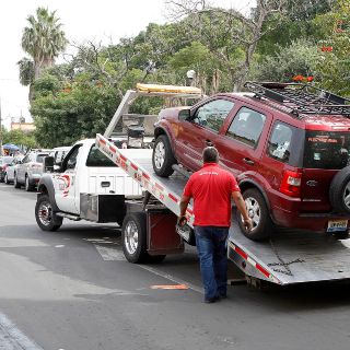 Favorecen a empresa de grúas sin concesión; reporta ingresos por 11.4 millones de pesos
