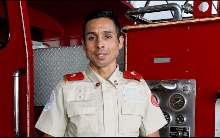 Oficial Agustín Herrera Barrios. Ayer se celebró el Día Nacional del Bombero. EL INFOMADOR/A. Camacho