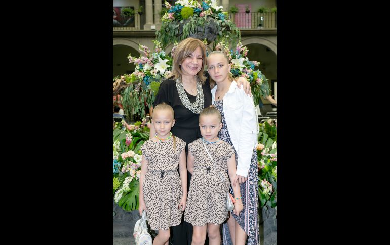 Gina Gómez con Camila, María José y María Emilia Arias. GENTE BIEN JALISCO/Jorge Soltero
