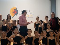 A esta presentación también asistieron padres de familia y funcionarios como Adriana Medina Ortiz, Coordinadora General de Construcción de Comunidad; Carlos Hugo Hoeflich, Director General de Cultura, y Héctor Hernández, Director de la Escuela Municipal de Ballet. CORTESÍA / Gobierno municipal