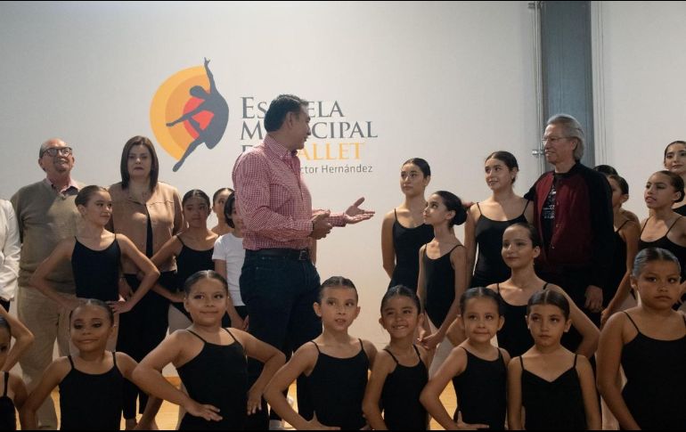 A esta presentación también asistieron padres de familia y funcionarios como Adriana Medina Ortiz, Coordinadora General de Construcción de Comunidad; Carlos Hugo Hoeflich, Director General de Cultura, y Héctor Hernández, Director de la Escuela Municipal de Ballet. CORTESÍA / Gobierno municipal