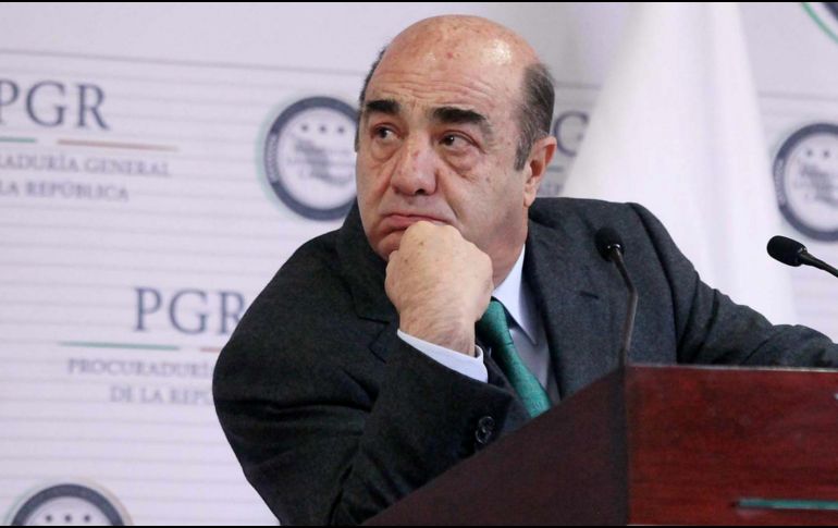 López Obrador puntualiza que aunque Murillo Karam se autoinculpó cuando afirmó que era responsable directo de la investigación del caso, tiene derecho a defenderse. SUN / ARCHIVO