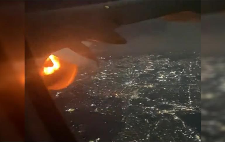 El vuelo salió la noche de ayer martes de Guadalajara y se dirigía a Los Ángeles. TWITTER / @kimbertothelee