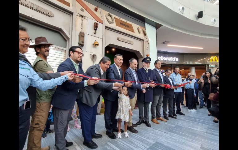 Durante la inauguración del acuario, el día de hoy, estuvo presente el presidente municipal de Tlajomulco, Salvador Zamora Zamora, así como otras personalidades como Guido Renato  Benassini, director comercial de Ventura Entertainment. EL INFORMADOR / K. Esparza