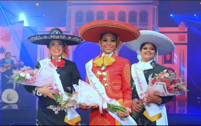 Las finalistas, Dolly Damara Martínez Adán, Yadira Yesebel López Baldomino y Alejandra Janette González Isol. CORTESÍA/ Canaco GDL