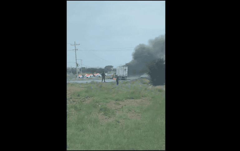 El lugar es asegurado por elementos de la Guardia Nacional y del Ejército Mexicano, mientras arribaban las demás corporaciones de seguridad. TWITTER / @Virus_Curry