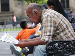 Entre los beneficios para los abuelos, se encuentran salir de la rutina, nuevos sentimientos, aprenden cosas nuevas, entre otras. EL INFORMADOR / ARCHIVO