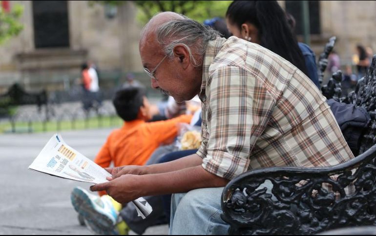 Entre los beneficios para los abuelos, se encuentran salir de la rutina, nuevos sentimientos, aprenden cosas nuevas, entre otras. EL INFORMADOR / ARCHIVO
