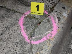 El hecho se registró alrededor de las 5:00 horas de este domingo en el cruce de las calles Longinos Cadena y José Arteaga. ESPECIAL /