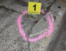 El hecho se registró alrededor de las 5:00 horas de este domingo en el cruce de las calles Longinos Cadena y José Arteaga. ESPECIAL /