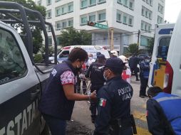 La SSPO confirmó que fueron ocho policías uniformados quienes resultaron lesionados, ninguno de ellos se encuentra en código rojo. TWITTER / @DaliaBnoyola