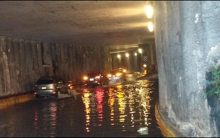 La lluvia dejó afectaciones en algunas vías de la ciudad. ESPECIAL