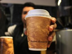 Algunos de los tips dados por la Condusef son levantarse más temprano y preparar el desayuno en casa, llevar los propios recipientes para agua y café, así como optar por libros usados o pedirlos prestados a la biblioteca. EL INFORMADOR / ARCHIVO