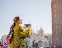 En Instagram, ahora puedes descubrir negocios locales populares cercanos y filtrarlos por categoría. ISTOCK/RossHelen
