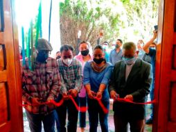 El corte del listón inaugural de la exposición corrió a cargo de la administradora del Museo Arqueológico de Comitán, María Natividad Figueroa; el director y el coordinador del Museo de Arte ‘Hermila Domínguez’. CORTESÍA / INAH