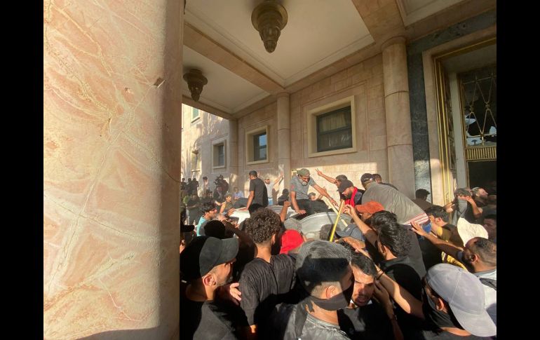 Las fuerzas armadas anunciaron un toque de queda a nivel nacional en respuesta a la violencia. EFE/A. Jalil