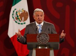 López Obrador dijo que respeta mucho al presidente de la Corte y algunos ministros, pero afirma que no resisten cañonazos y tentaciones. EFE / M. Guzmán
