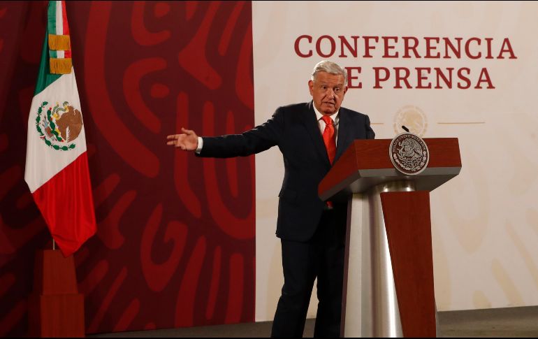 López Obrador se reunió con el gobernador de Sonora para elaborar un plan para que esa entidad se convierta en un generador de energía renovable, limpias y de producción de baterías con litio. EFE / M. Guzmán