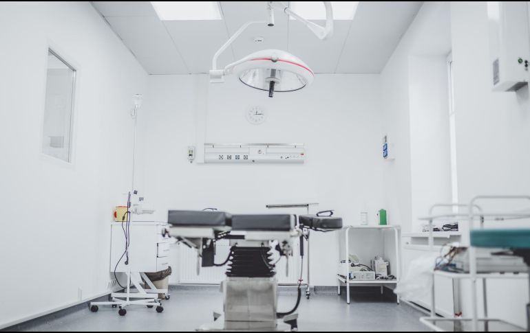 De los sobrevivientes, tres están hospitalizados y el restante se encuentra en buen estado de salud en aislamiento domiciliario. ESPECIAL/Foto de Arseny Togulev en Unsplash