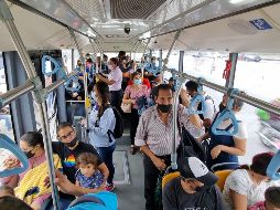 El gobernador de Jalisco aseguró que la tarifa del transporte se mantendrá hasta el final de su administración. EL INFORMADOR / ARCHIVO