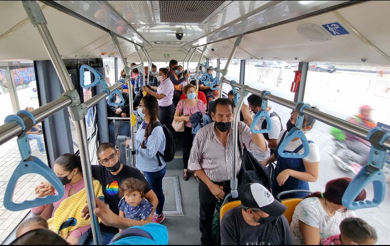 El gobernador de Jalisco aseguró que la tarifa del transporte se mantendrá hasta el final de su administración. EL INFORMADOR / ARCHIVO