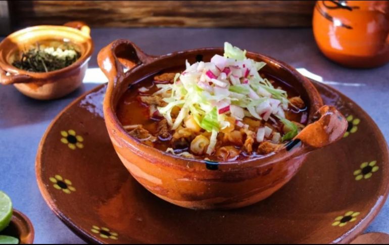El pozole es considerado un platillo completo y balanceado debido a que sus ingredientes son ricos en fibra, vitaminas y minerales. ESPECIAL