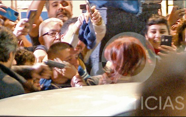 Fernando Sabag apuntó una arma sobre Cristina Kirchner al llegar a casa. AFP