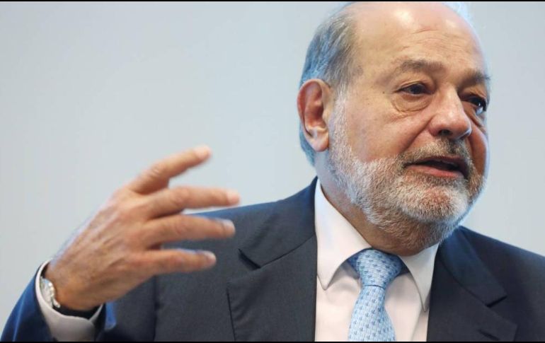 El empresario mexicano expresó su desacuerdo en que los jóvenes, una vez que egresan de la carrera, deban de hacer tesis y un examen profesional para acreditar una titulación. Foto: Bloomberg