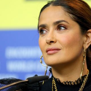 Salma Hayek celebra sus 56 años con sexy bikini rojo (VIDEO)