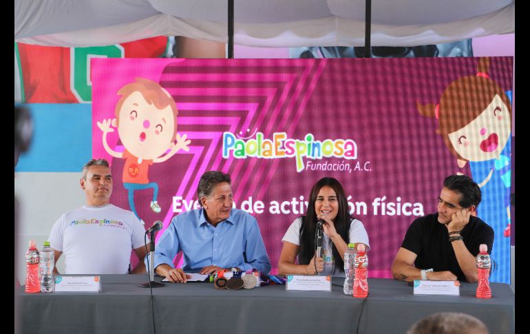 La activación deportiva orquestada por Paola y su fundación, se llevó a cabo este viernes en el Parque de las Niñas y los Niños en la colonia Tepeyac, donde se han instalado distintas dinámicas en las que pueden ejercitarse. EL INFORMADOR / A. Navarro