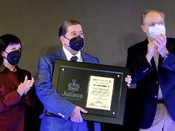 Ignacio García de la Torre compartió parte de sus anécdotas profesionales, agradeciendo el ejemplo y apoyo de sus maestros. ESPECIAL/Salud Jalisco