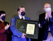 Ignacio García de la Torre compartió parte de sus anécdotas profesionales, agradeciendo el ejemplo y apoyo de sus maestros. ESPECIAL/Salud Jalisco