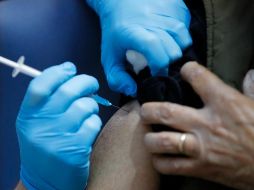 Las nuevas dosis de Pfizer y Moderna autorizadas recientemente registran una alta efectividad contra la variante ómicron. AP/F. Augstein