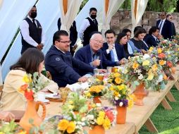 A través de su cuenta de Twitter, el embajador compartió imágenes de la reunión. TWITTER/@USAmbMex