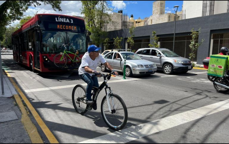 El carril BusBici en Avenida Hidalgo abarca de De Victoriano Salado Álvarez a Contreras Medellín. EL INFROMADOR/ A. NAVARRO